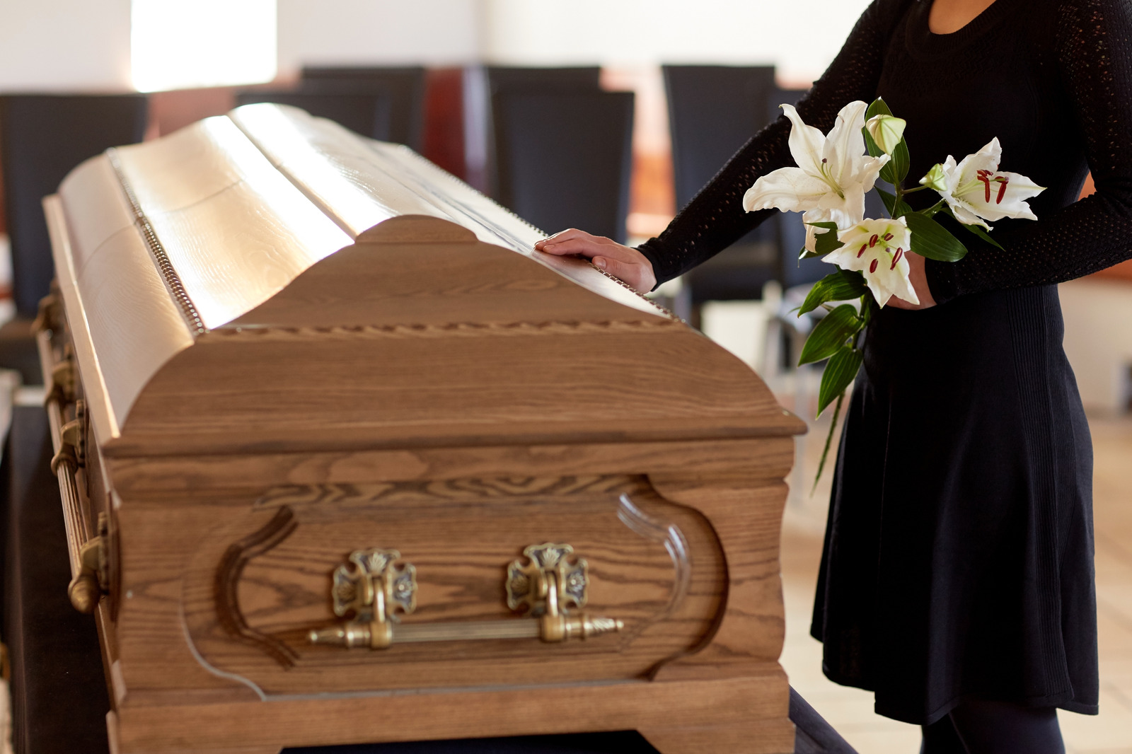 How do Anthyesti funeral services help people?
